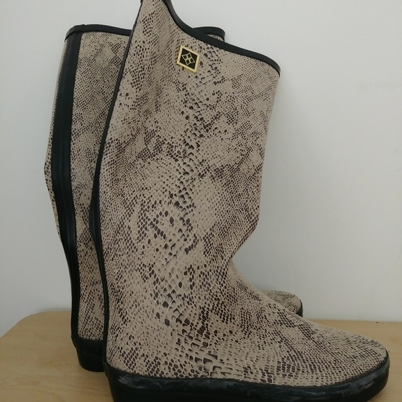 NWT. DAV. Rain boots - Picture 1 of 6